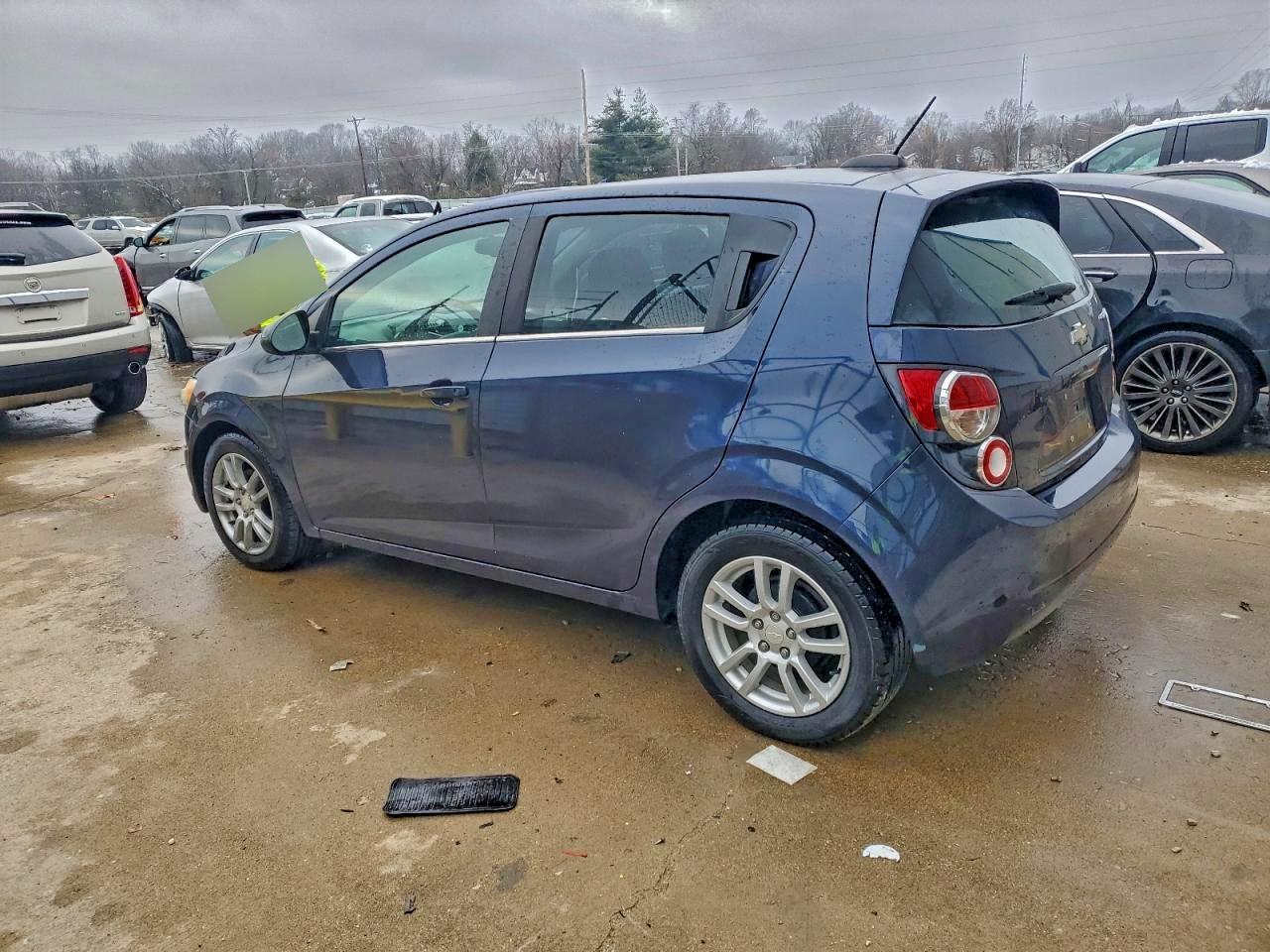 2016 Chevrolet Sonic Lt - Image 2