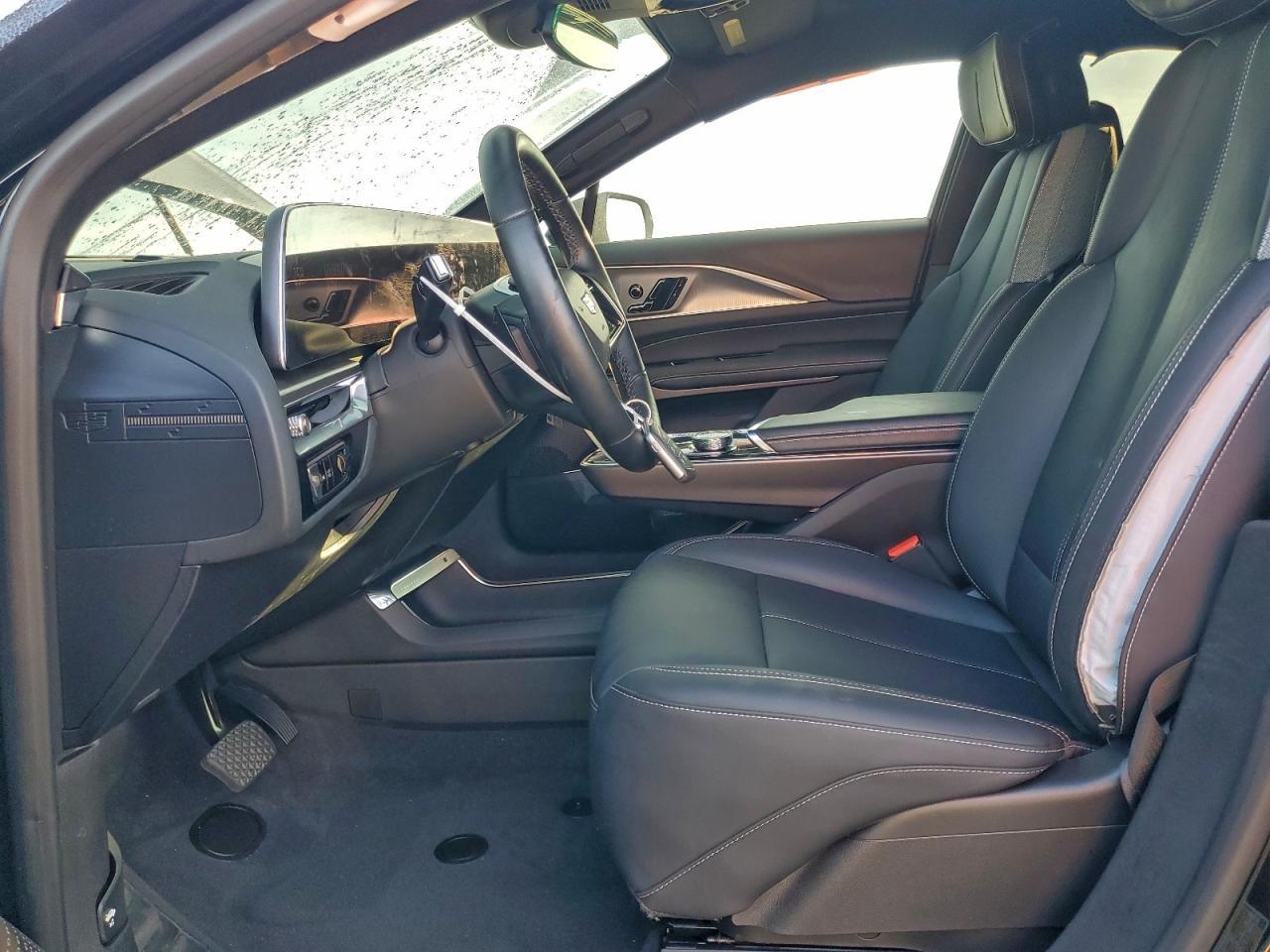 2024 Cadillac Lyriq Tech - Image 7