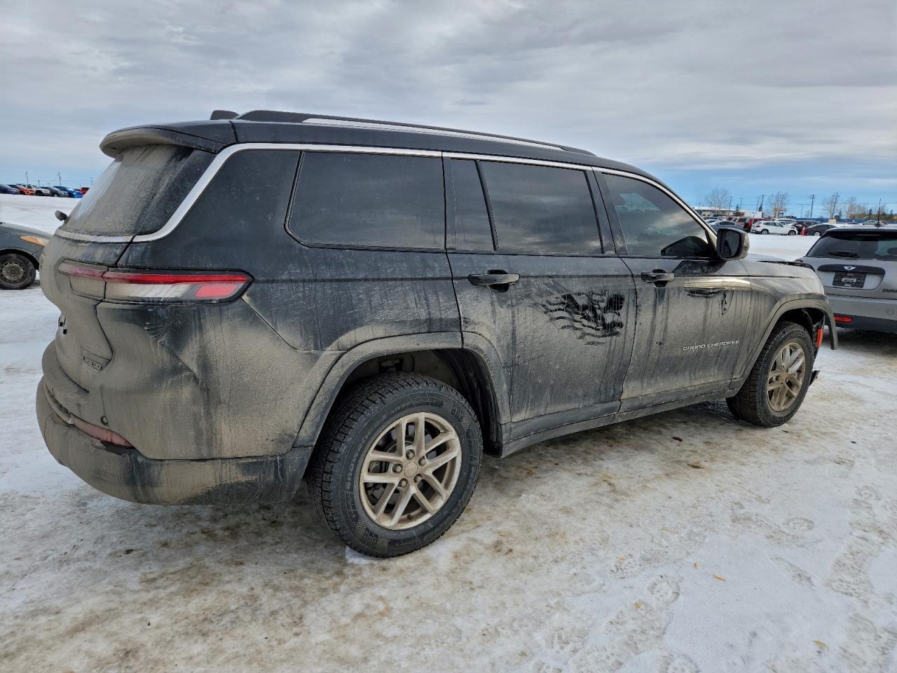 2023 Jeep Grand Cherokee L Laredo - Image 3