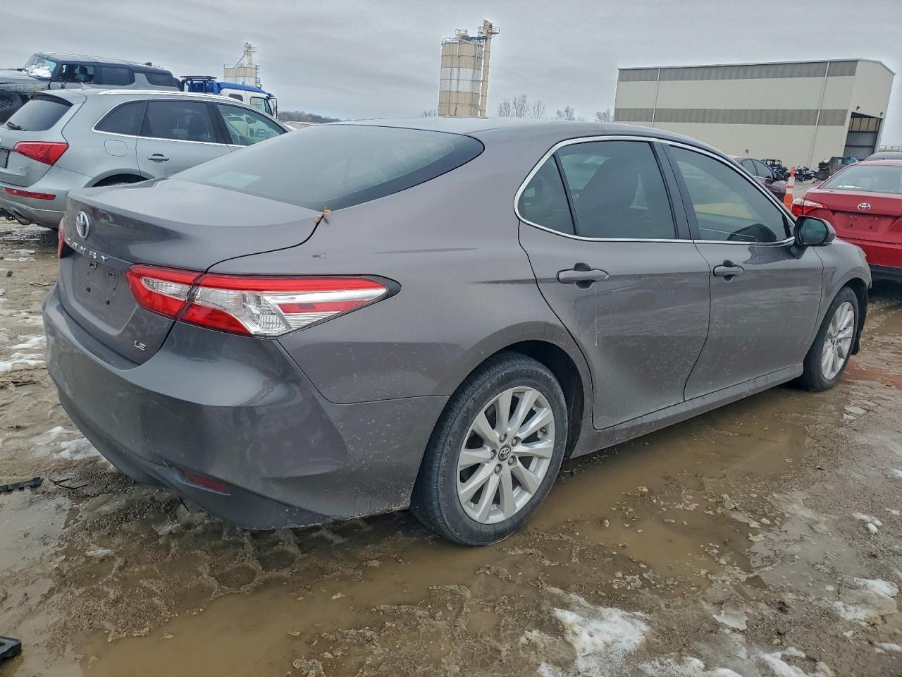 2018 Toyota Camry L - Фото 3