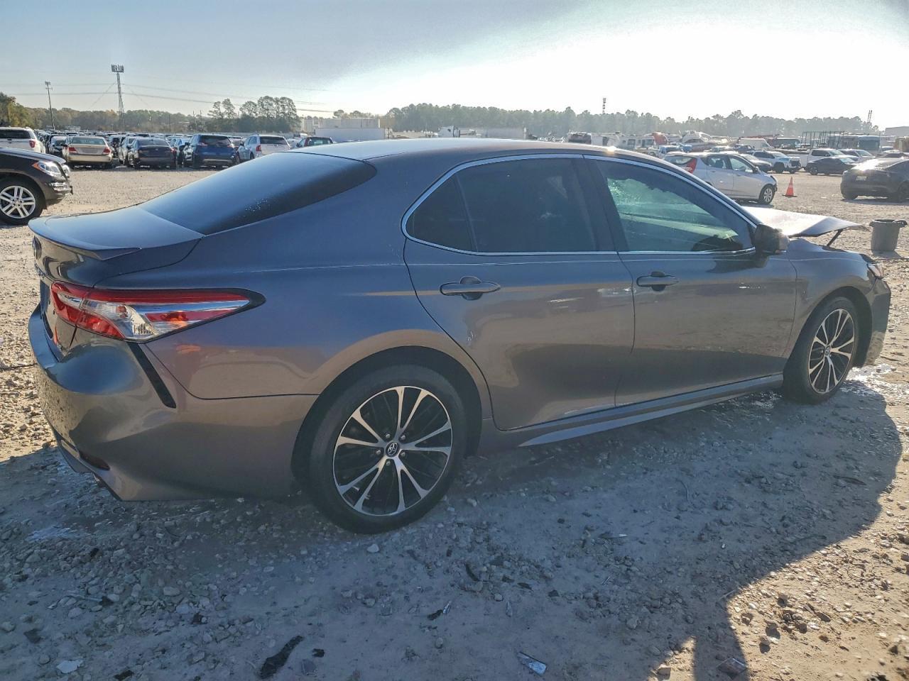 2018 Toyota Camry L - Фото 3