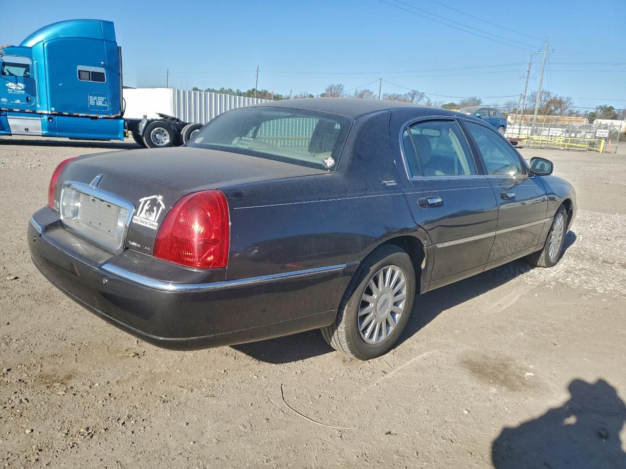 2005 Lincoln Town Car Signature Limited - Фото 3
