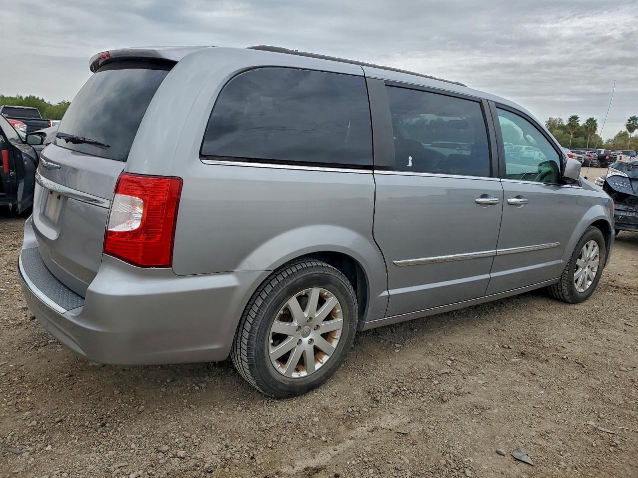2015 Chrysler Town & Country Touring - Фото 3