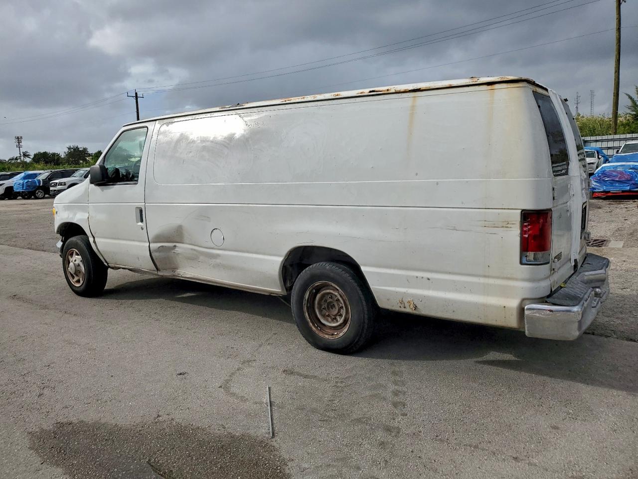 2002 Ford Econoline E250 Van - Фото 2