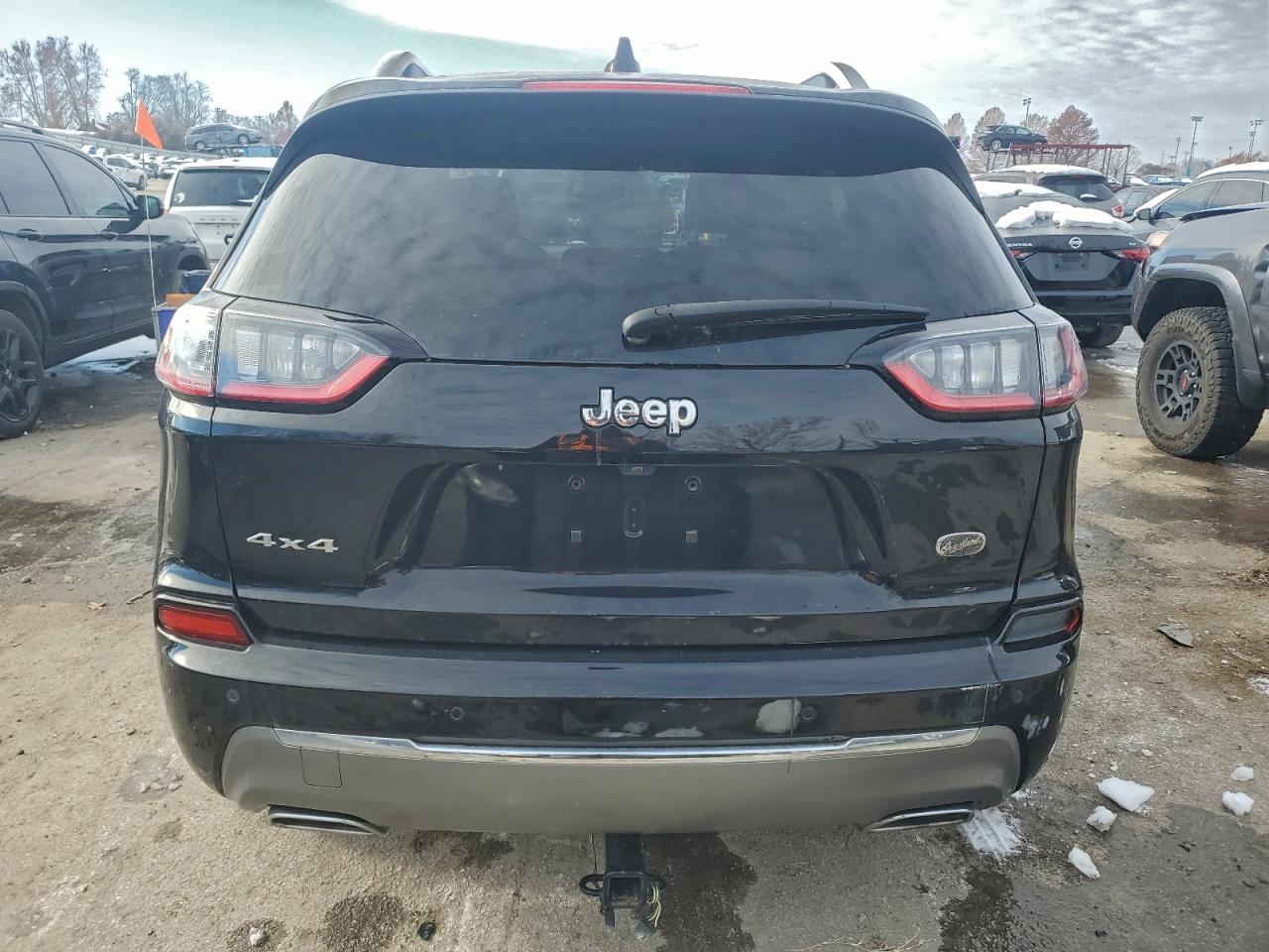 2019 Jeep Cherokee Overland - Image 6