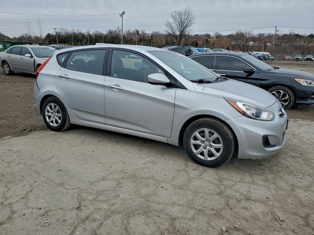 2012 Hyundai Accent Gls - Фото 4