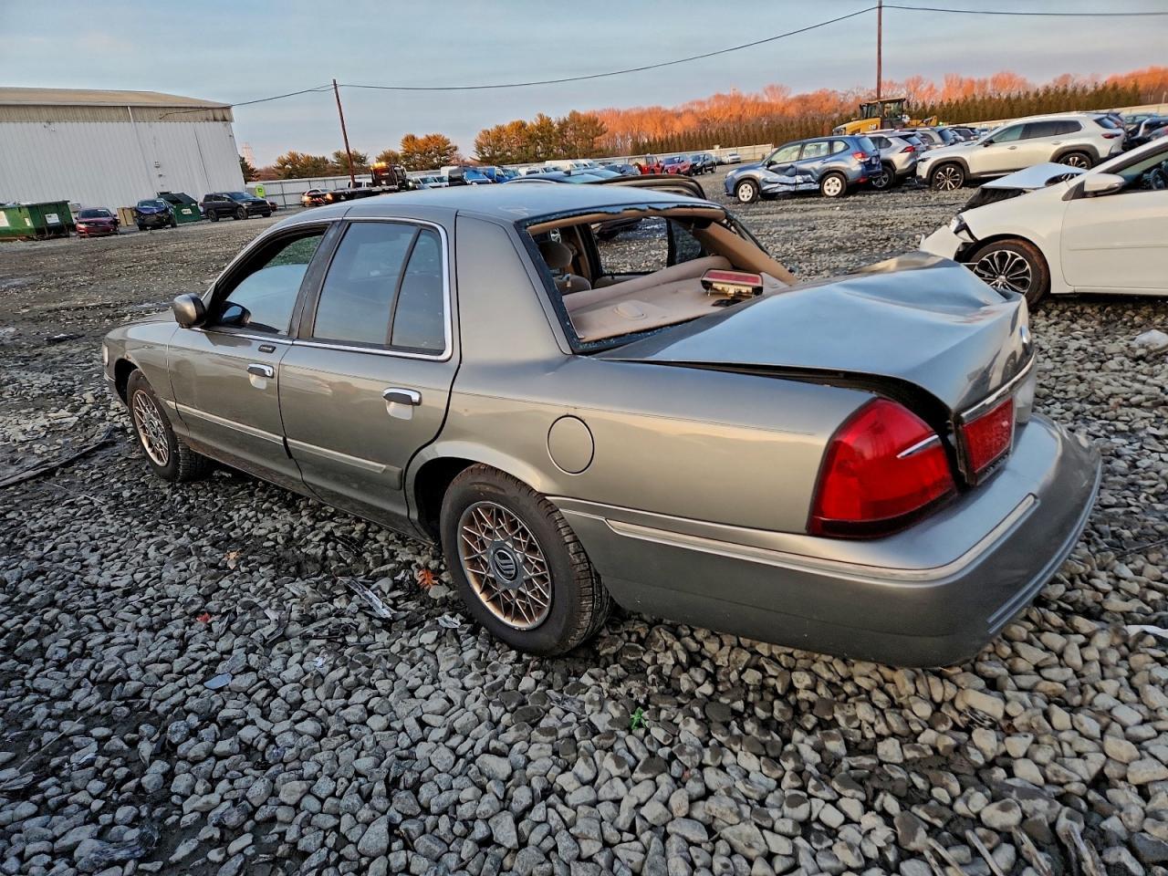 2002 Mercury Grand Marquis Gs - Image 2