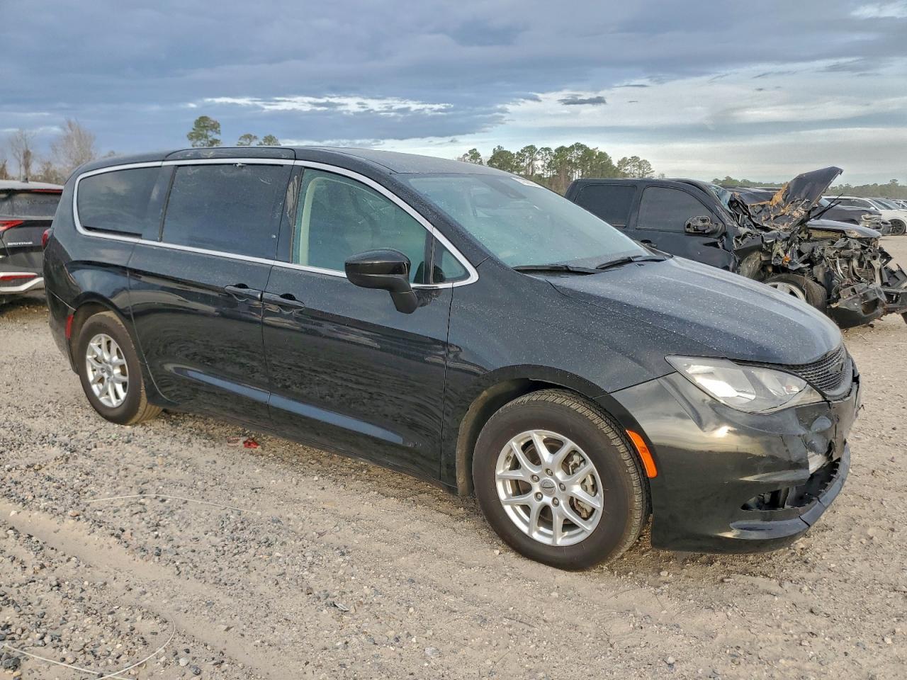 2023 Chrysler Voyager Lx - Фото 4