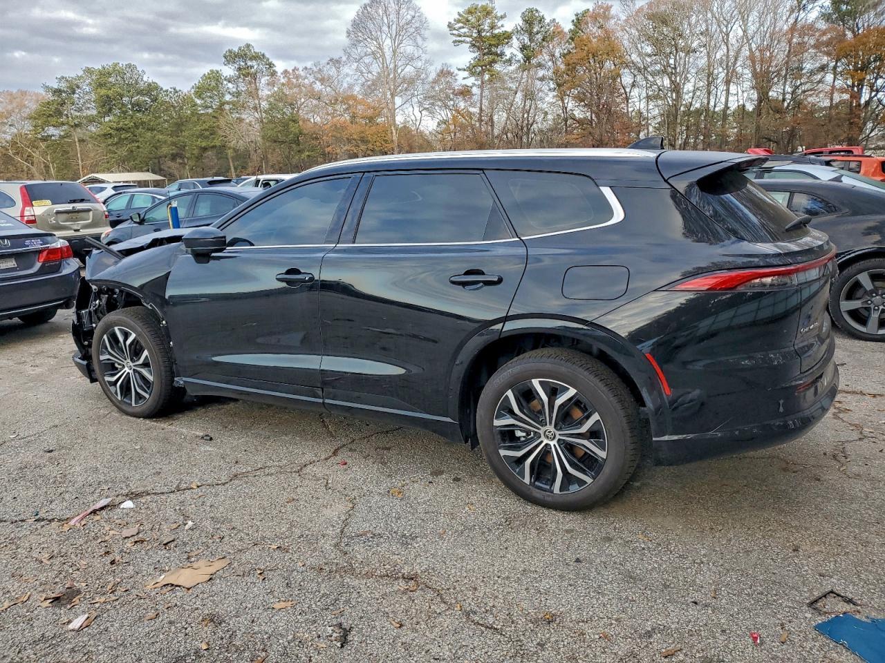 2025 Toyota Crown Signia Xle - Image 2