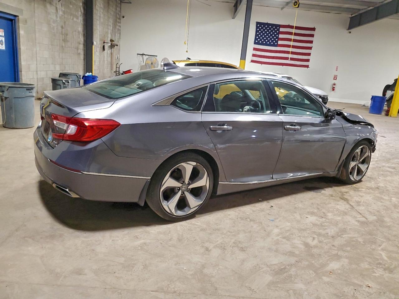 2018 Honda Accord Touring - Фото 3