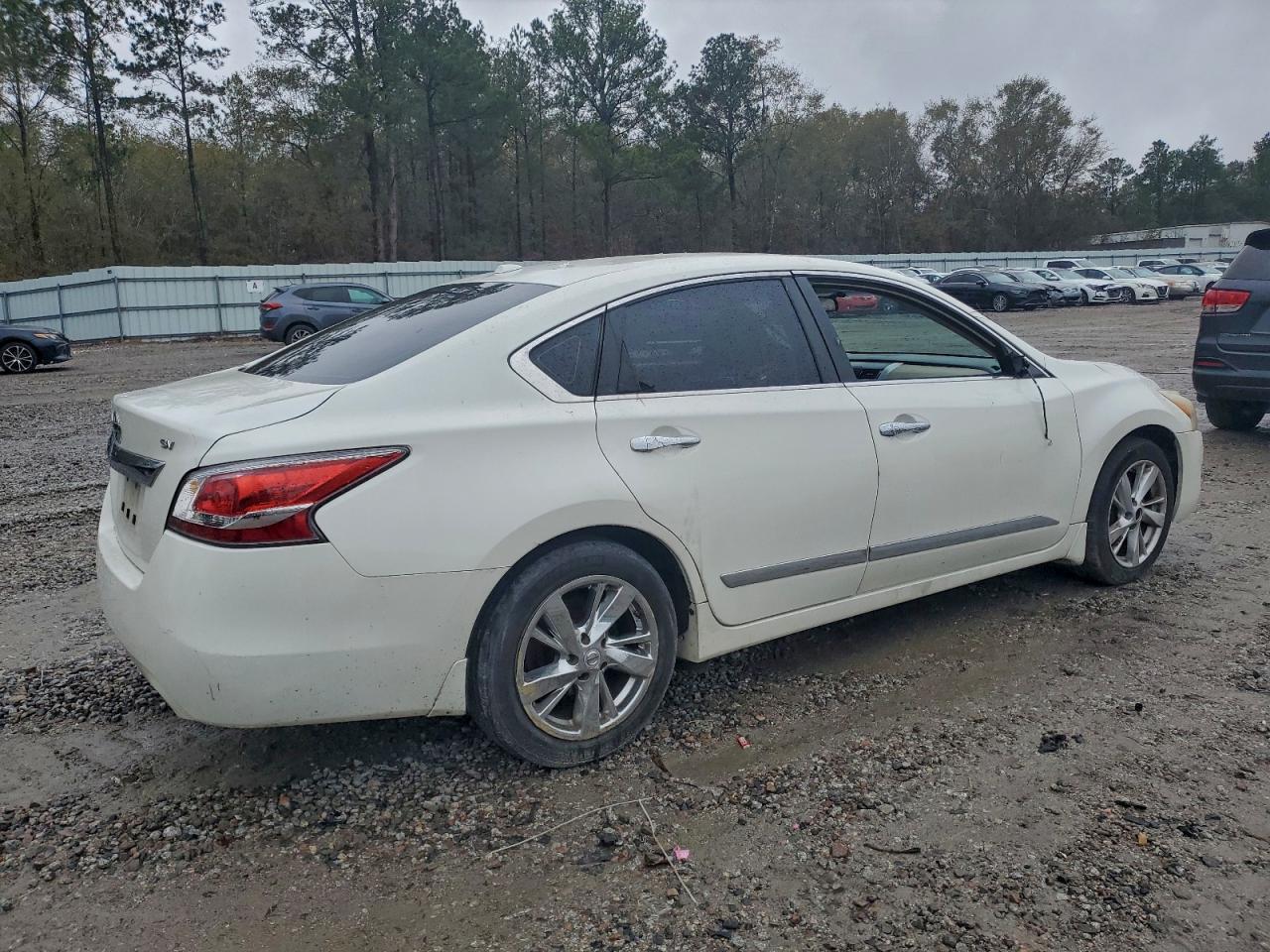 2015 Nissan Altima 2.5 - Image 3