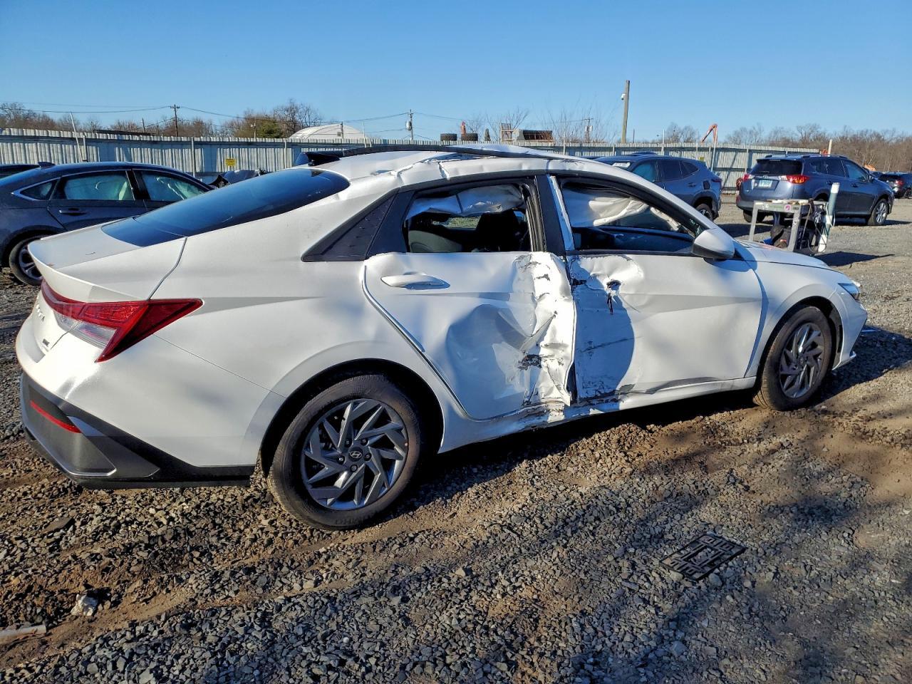2025 Hyundai Elantra Blue - Фото 3