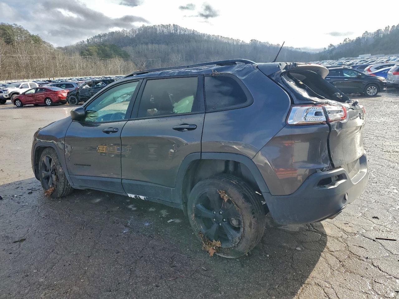 2018 Jeep Cherokee Latitude - Image 2