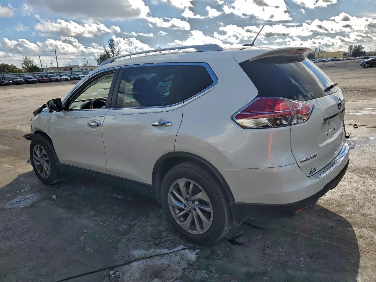 2015 Nissan Rogue S - Image 2