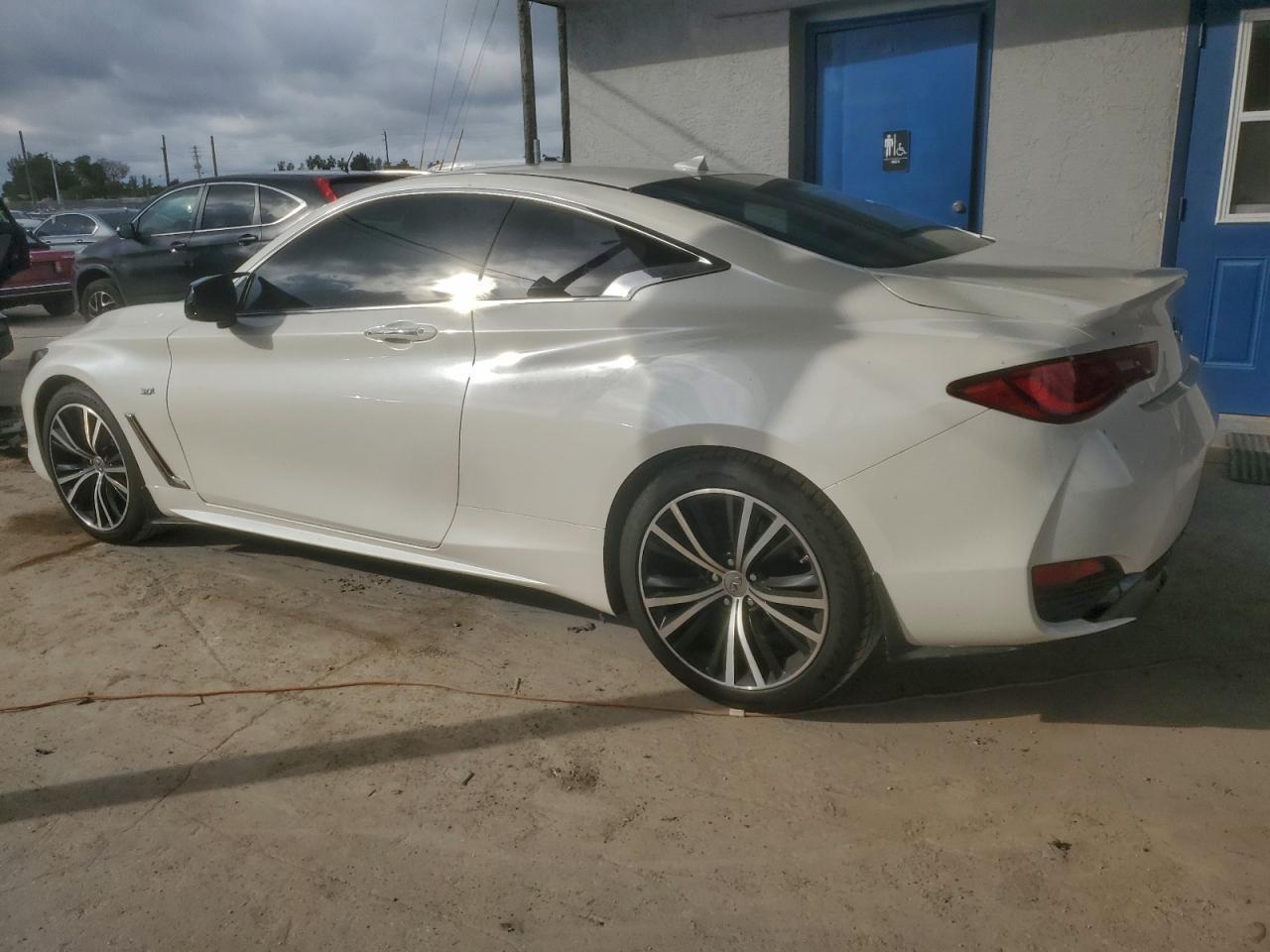 2018 Infiniti Q60 Luxe 300 - Image 2
