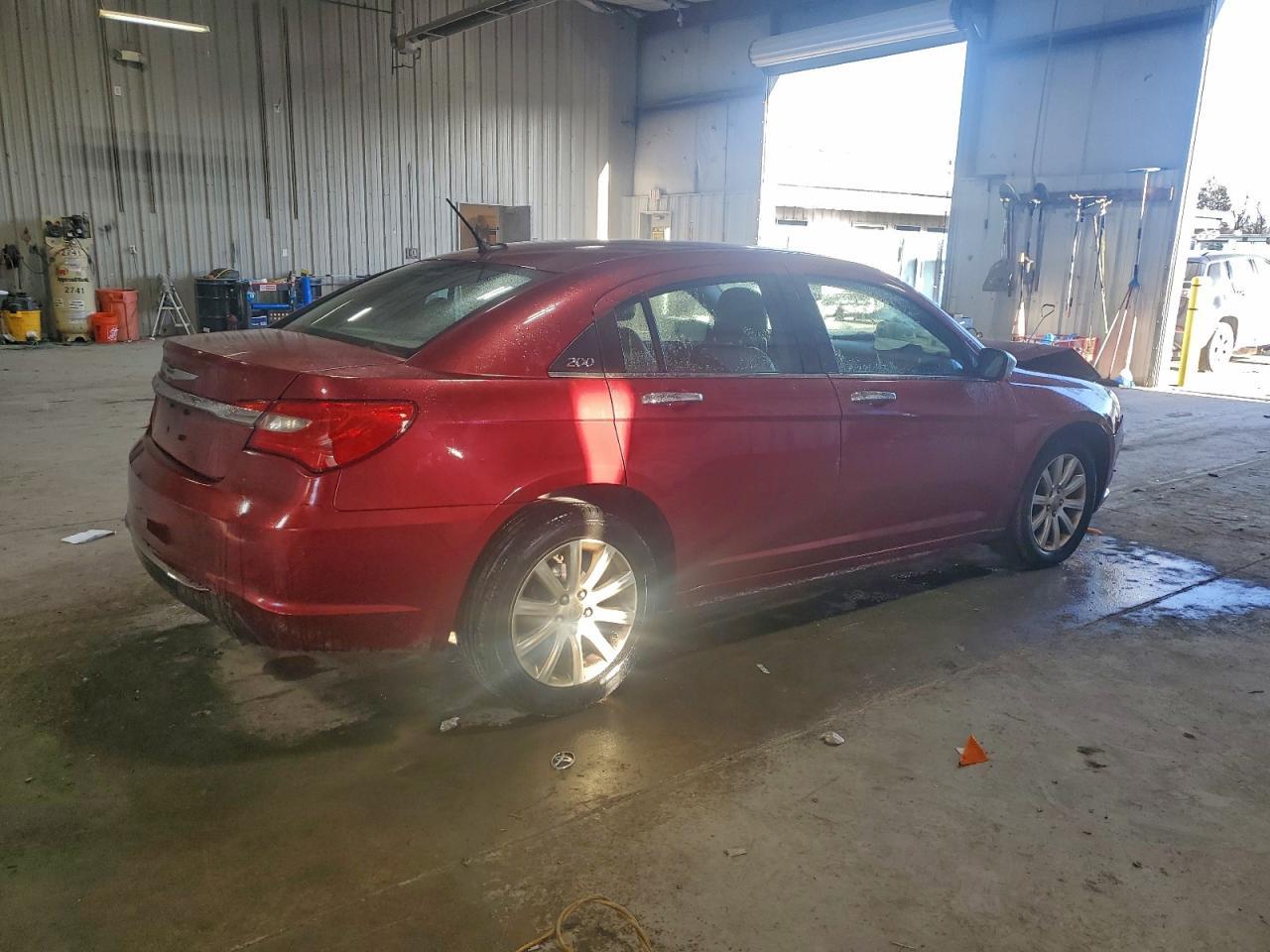 2013 Chrysler 200 Limited - Image 3