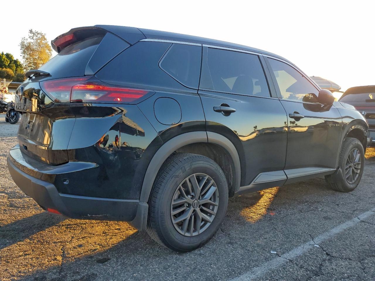 2025 Niss Rogue S - Image 3