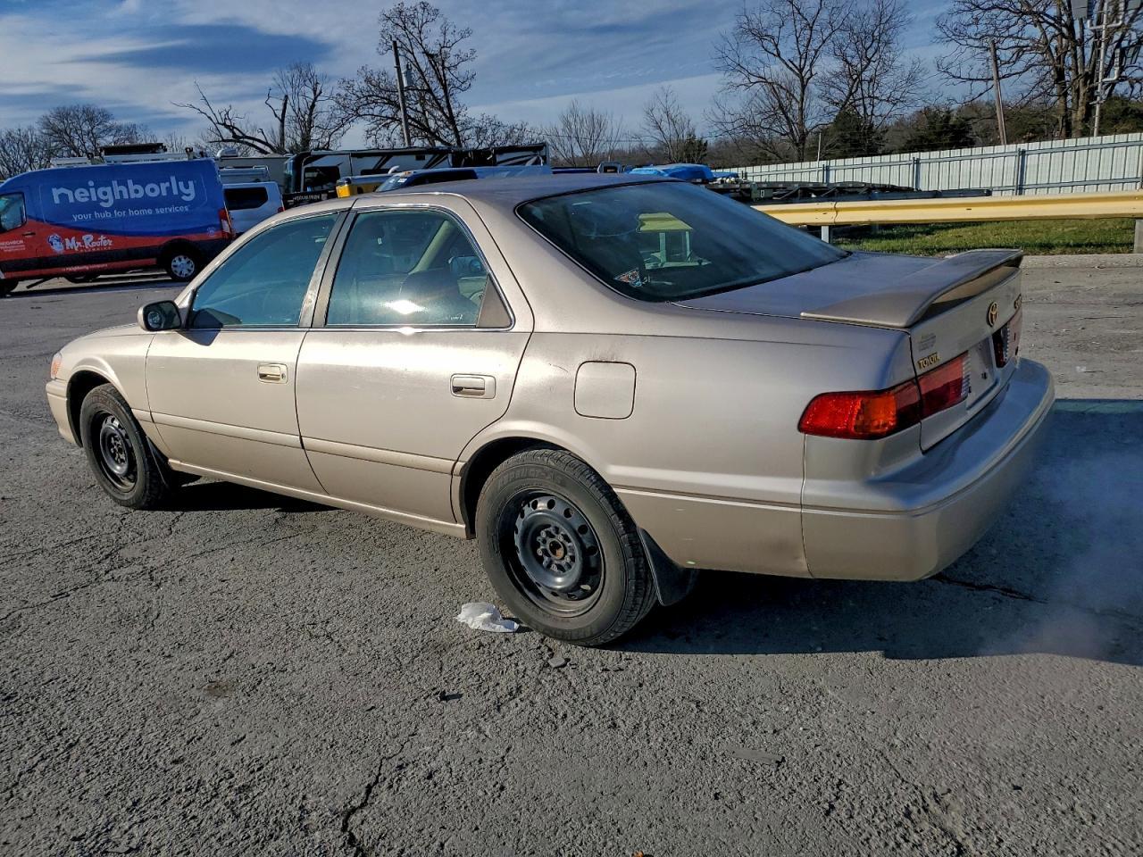 2000 Toyota Camry Le - Image 2
