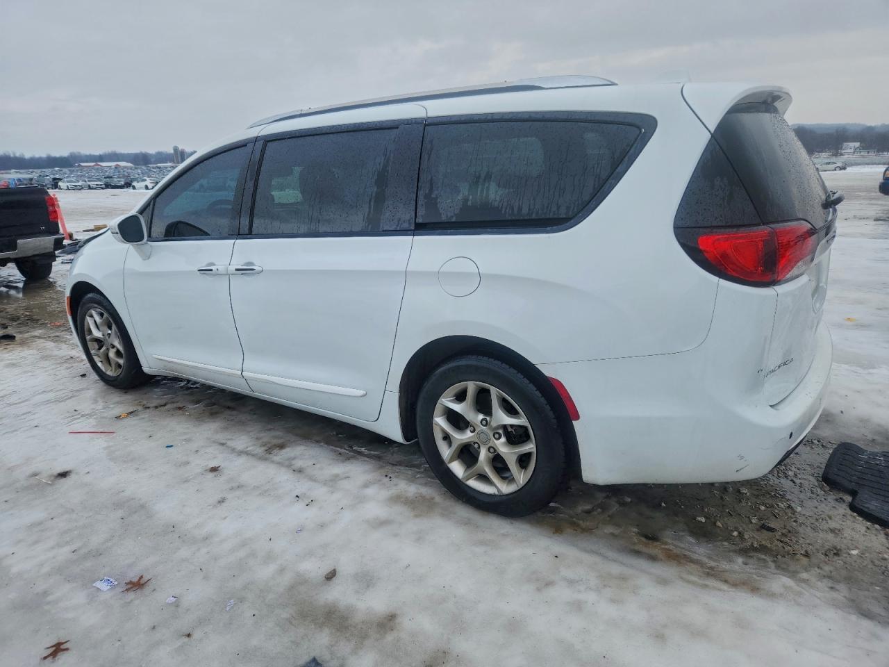 2020 Chrysler Pacifica Limited - Фото 2