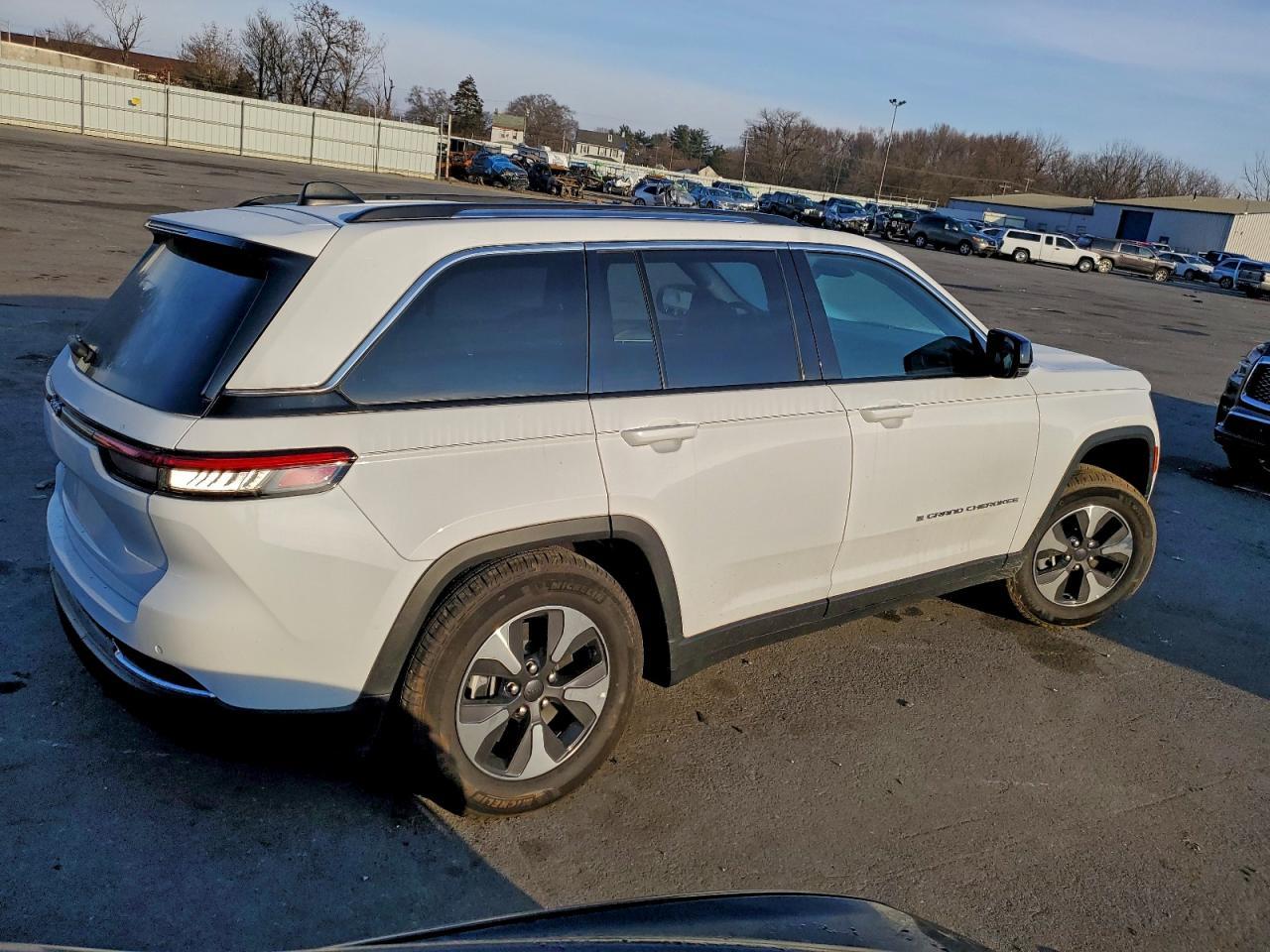 2024 Jeep Grand Cherokee Limited 4Xe - Image 3
