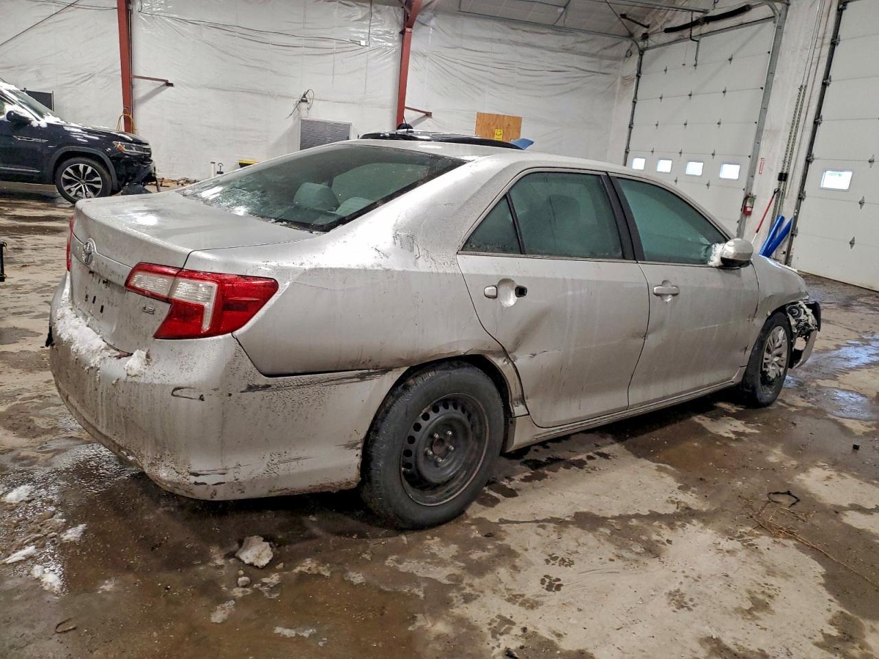 2012 Toyota Camry Base - Фото 3