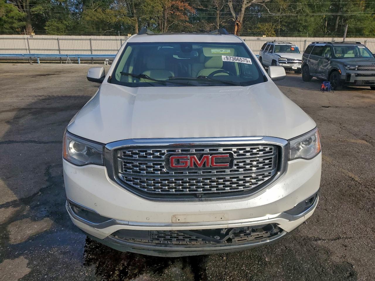 2018 GMC Acadia Denali - Image 5