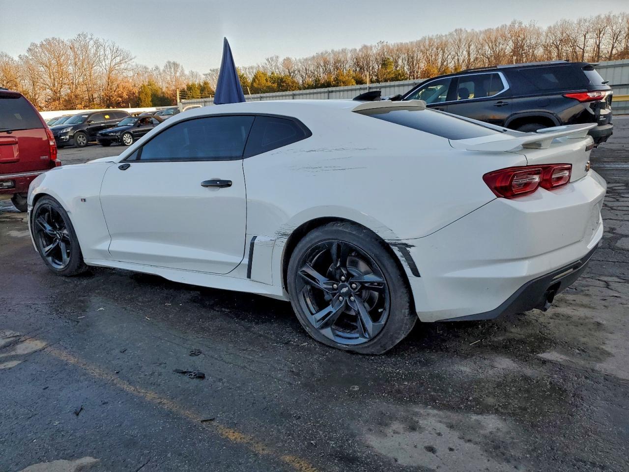 2019 Chevrolet Camaro Ls - Фото 2