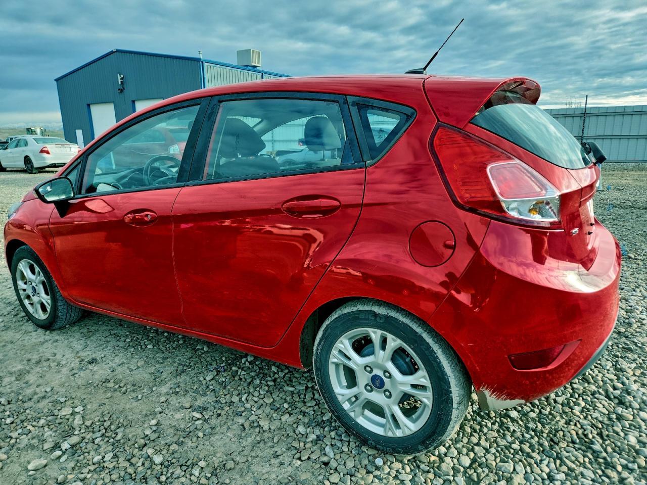 2015 Ford Fiesta Se - Фото 2