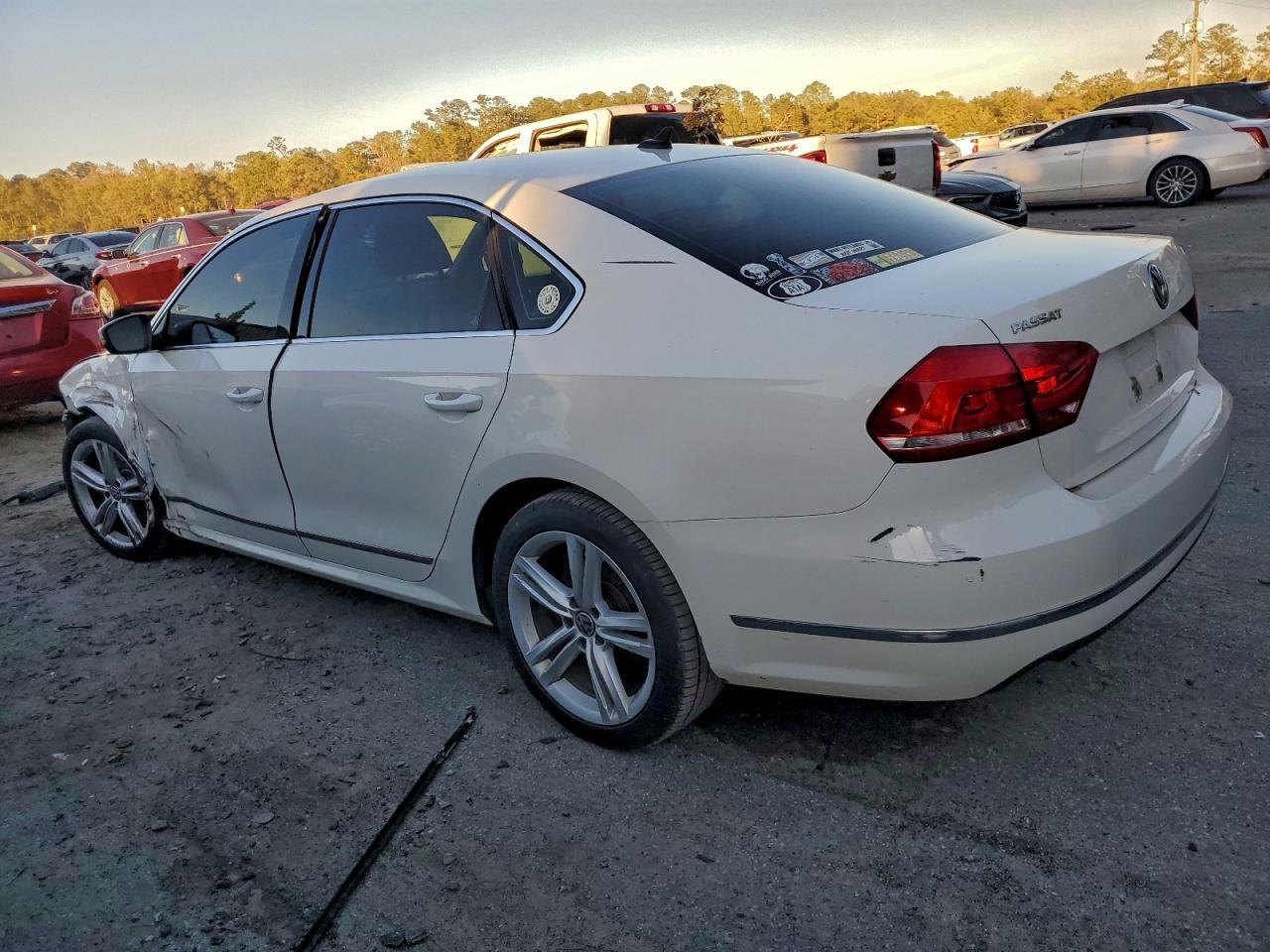 2015 Volkswagen Passat Sel - Фото 2