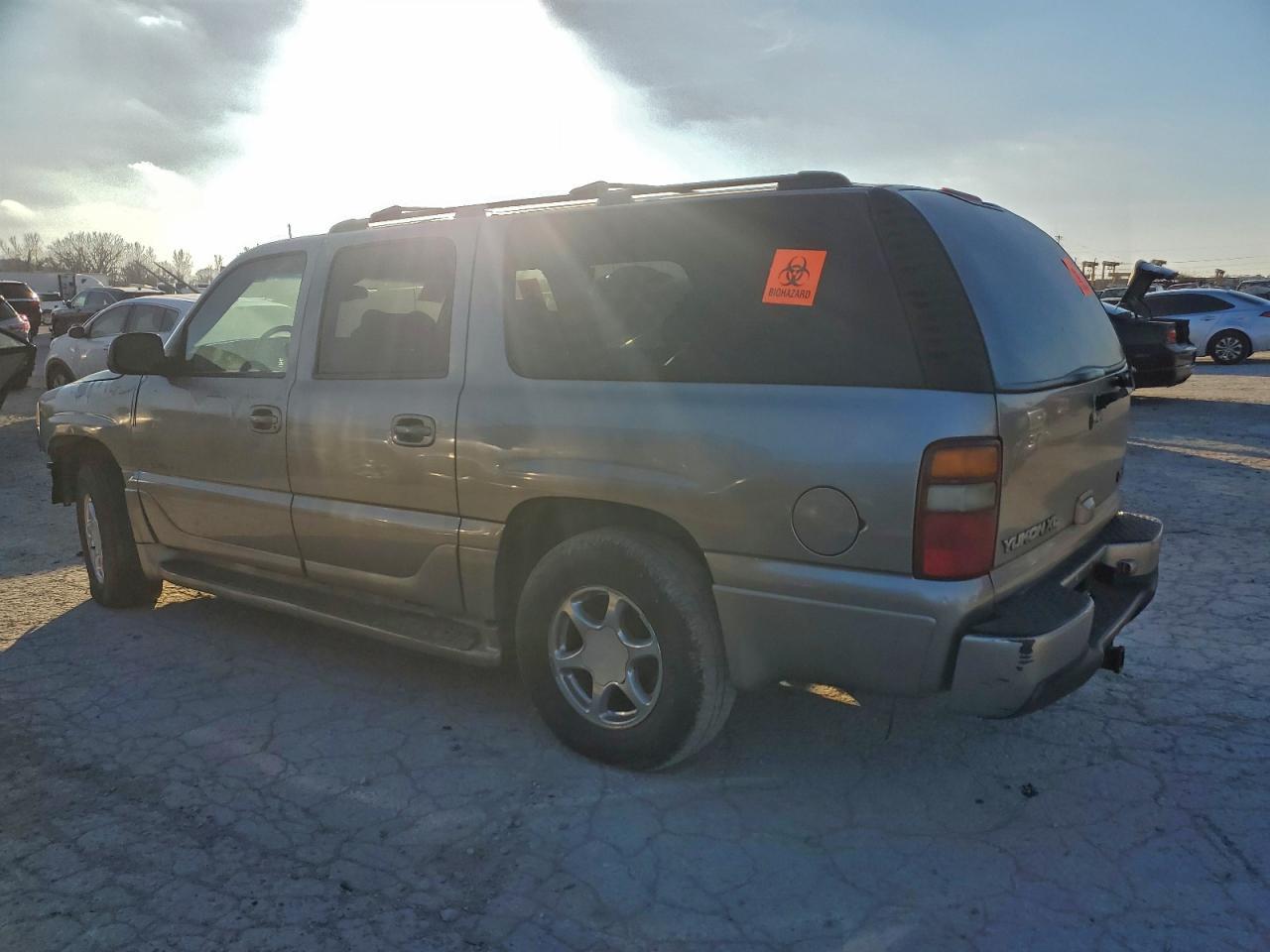 2002 GMC Suburban - Image 2