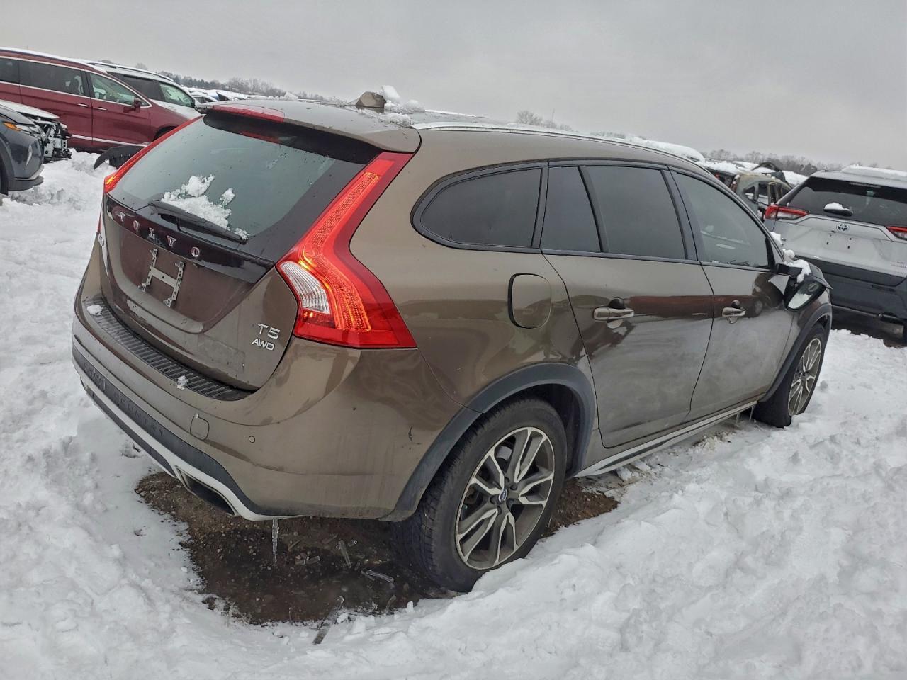 2017 Volv V60 Cross Country Platinum - Фото 3