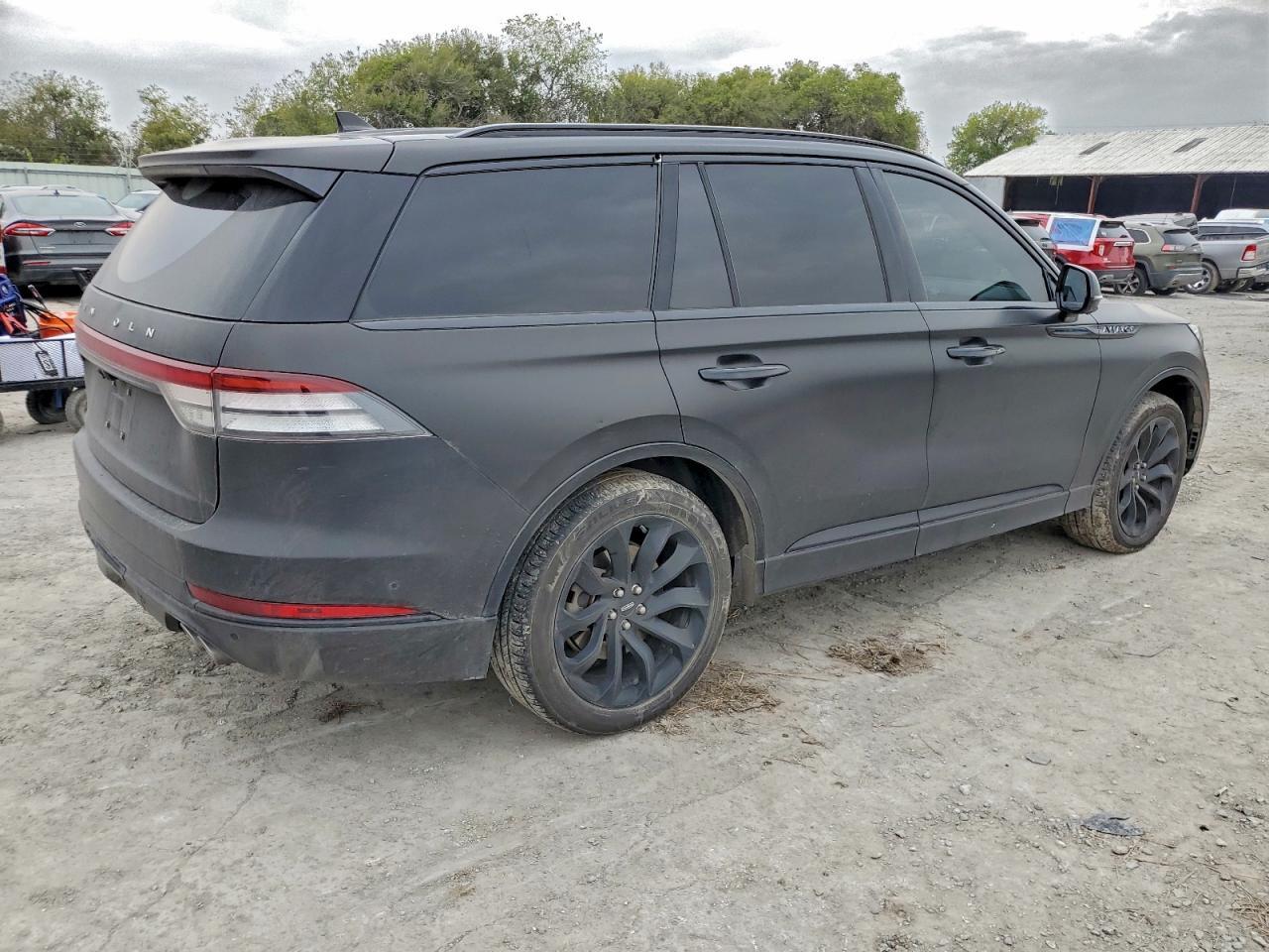 2021 Lincoln Aviator Grand Touring - Image 3