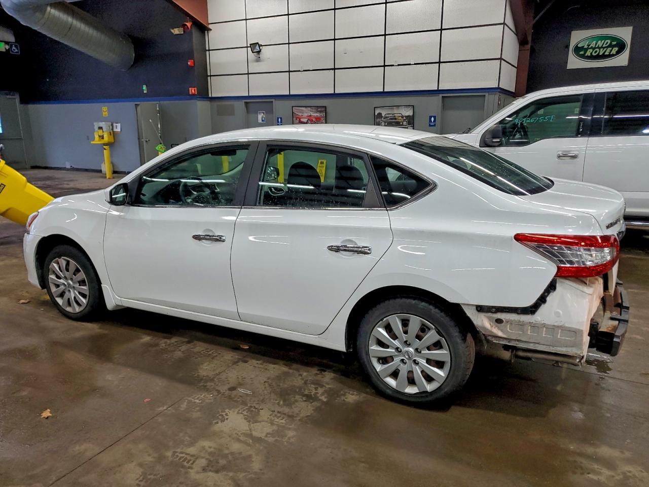 2015 Nissan Sentra S - Фото 2