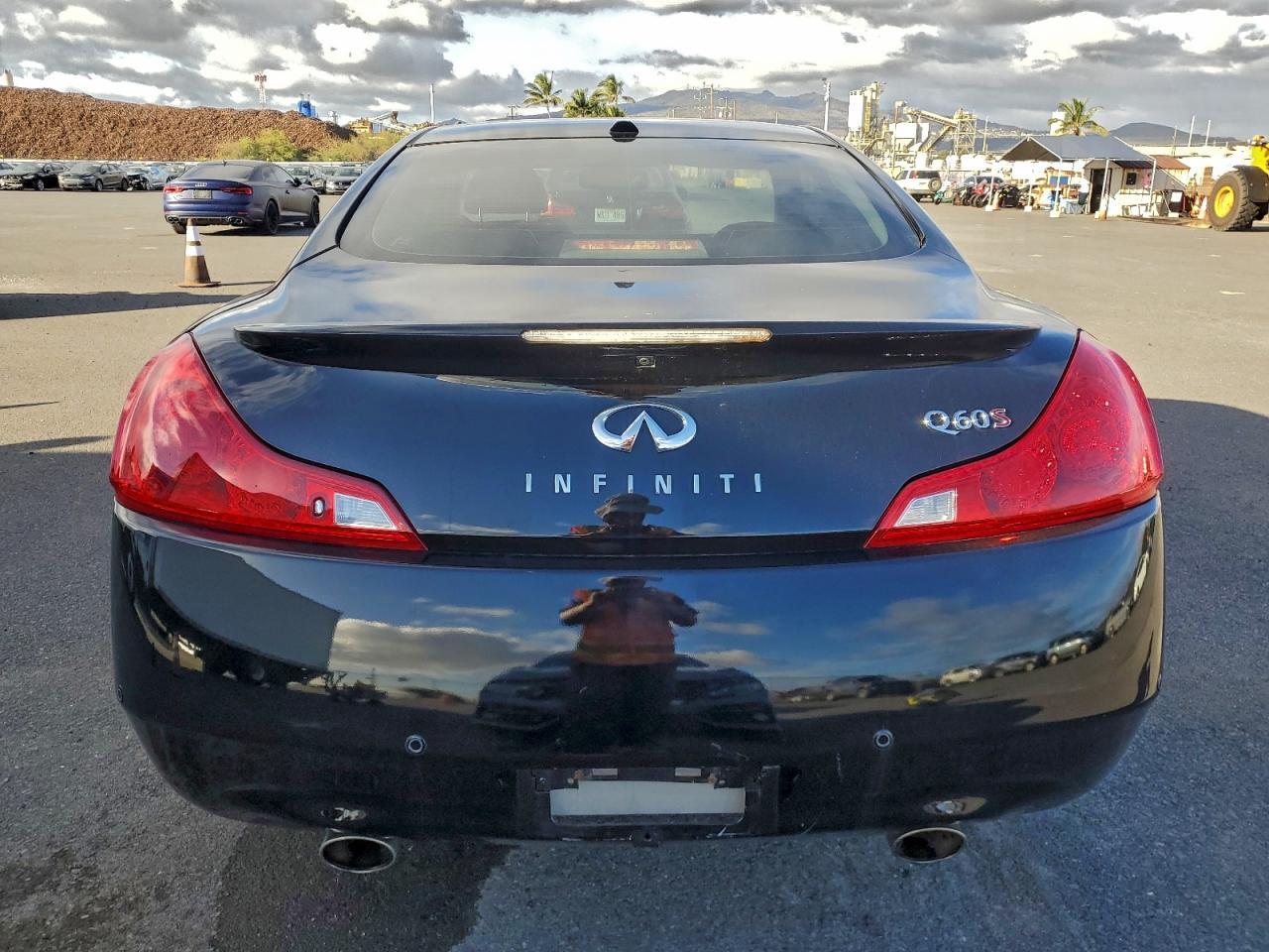 2015 Infiniti Q60 - Image 6