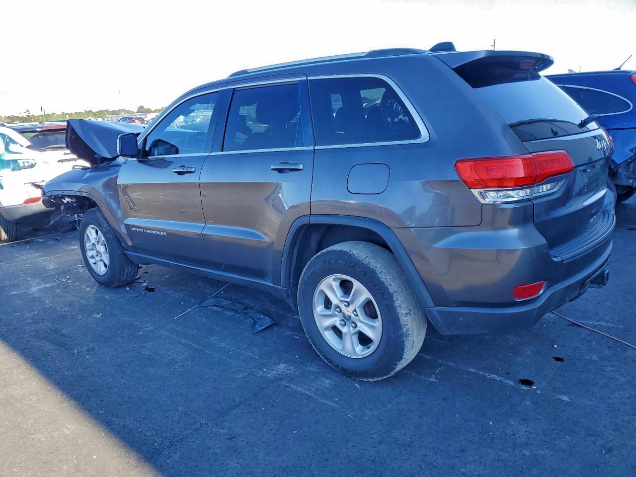2014 Jeep Grand Cherokee Laredo - Фото 2