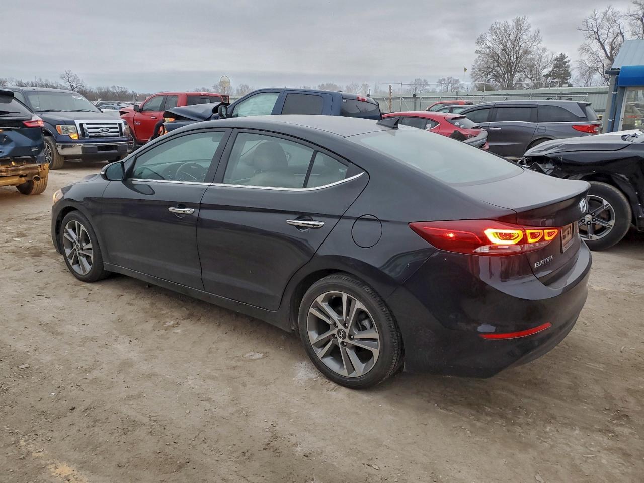 2017 Hyundai Elantra Se - Image 2