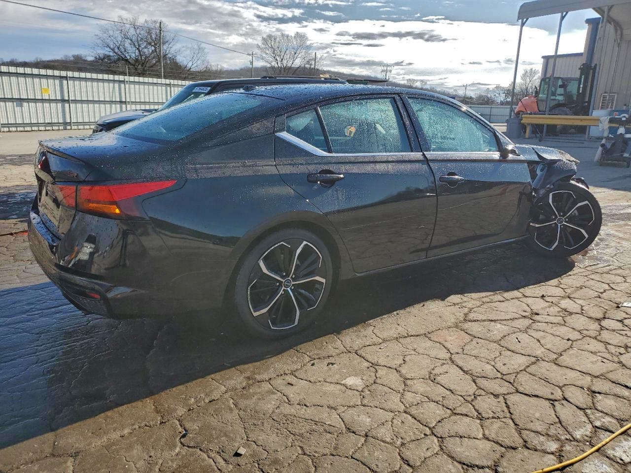 2023 Nissan Altima Sr - Image 3