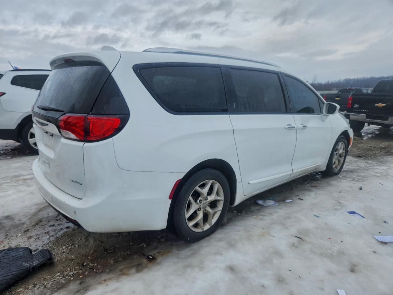 2020 Chrysler Pacifica Limited - Фото 3