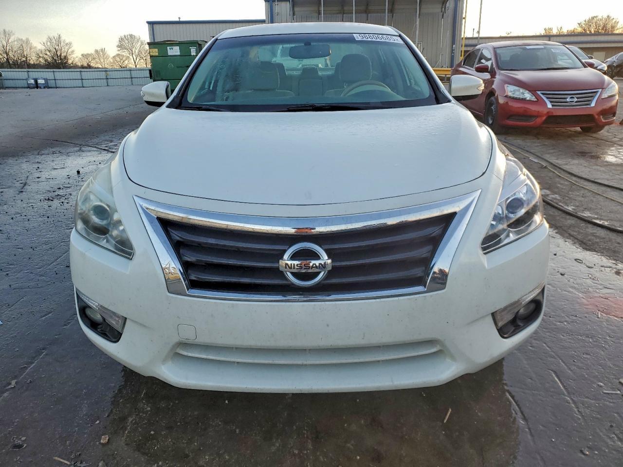 2014 Niss Altima 2.5 - Image 5