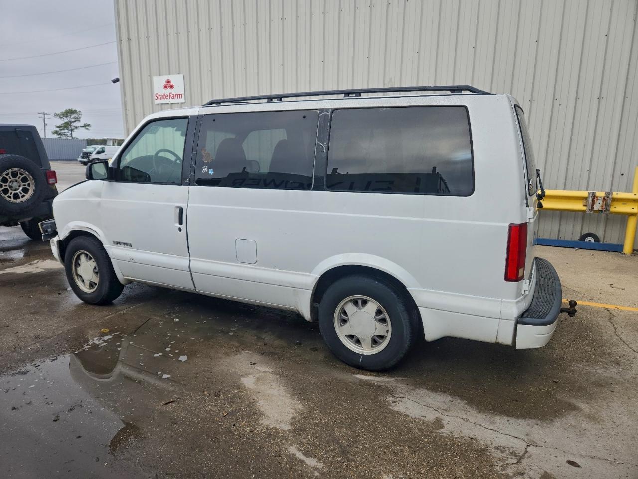 1999 GMC Safari Xt - Image 2