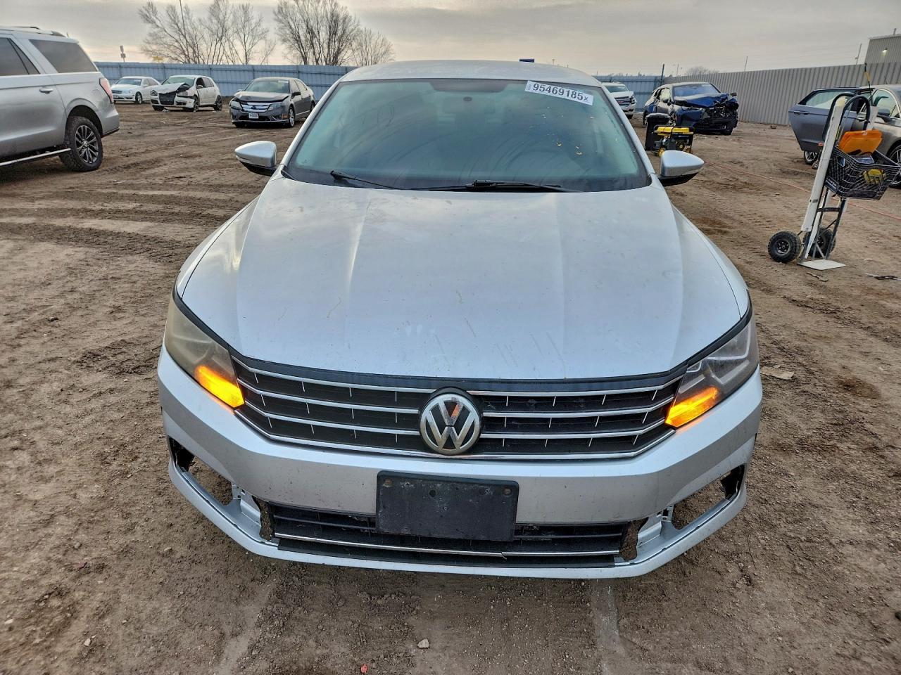 2017 Volkswagen Passat S - Image 5