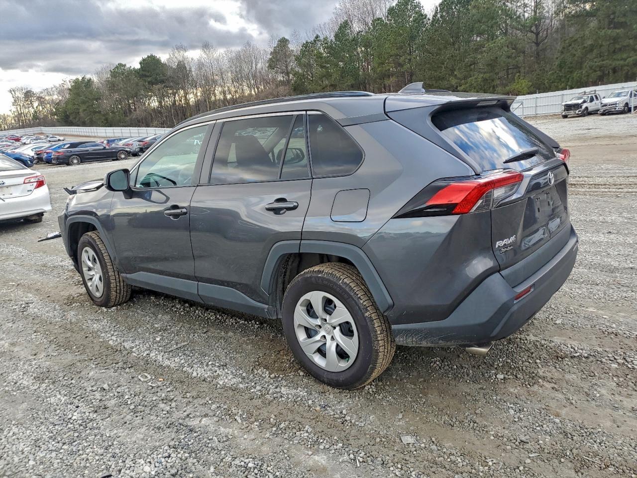 2020 Toyota Rav4 Le - Фото 2