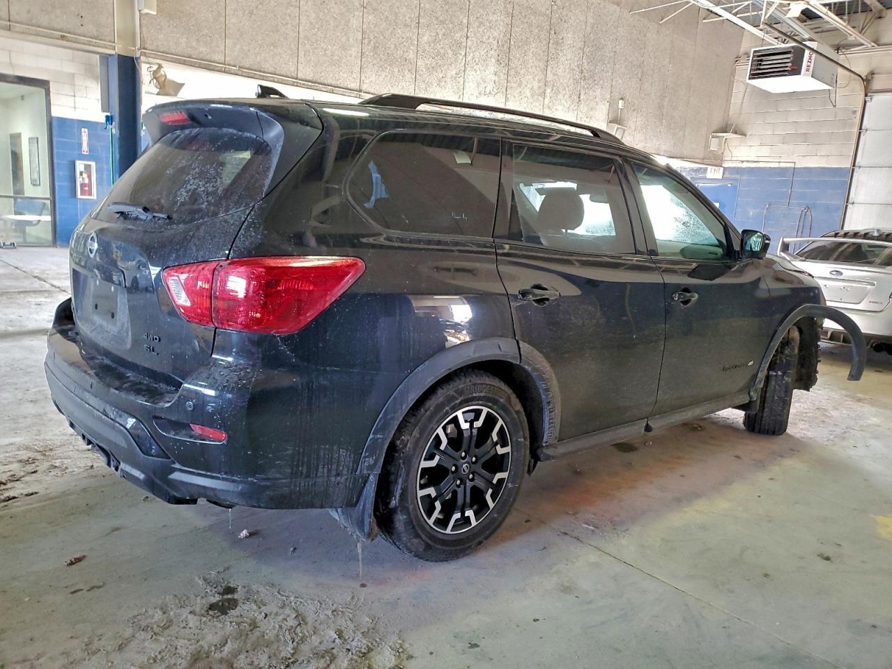 2020 Nissan Pathfinder Sl - Фото 3