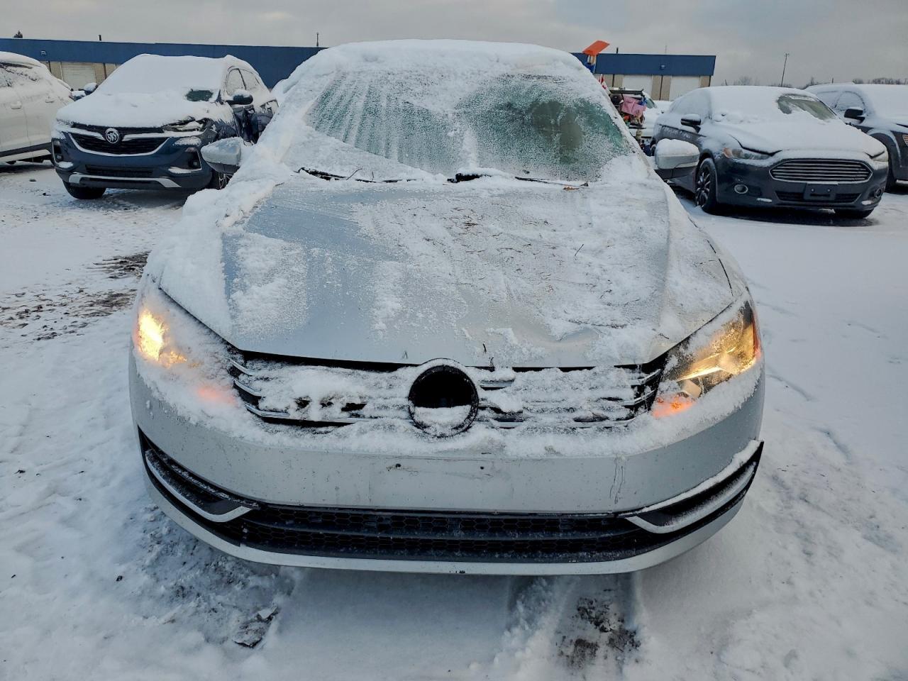 2015 Volkswagen Passat S - Image 5