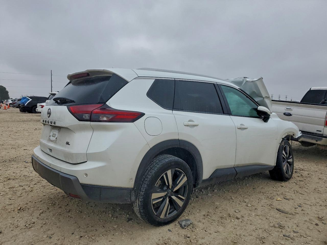 2024 Nissan Rogue Sl - Image 3