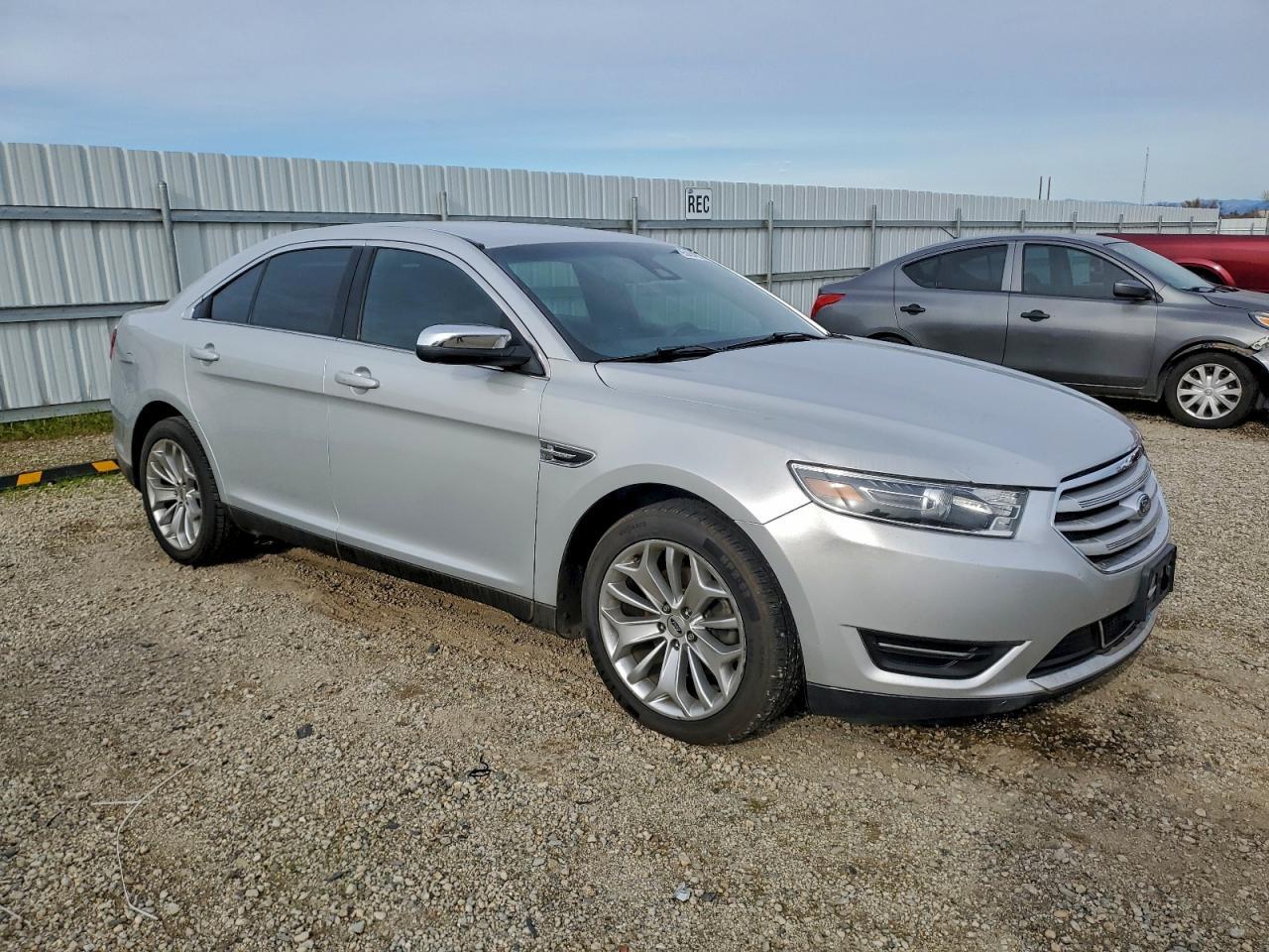 2017 Ford Taurus Limited - Image 4