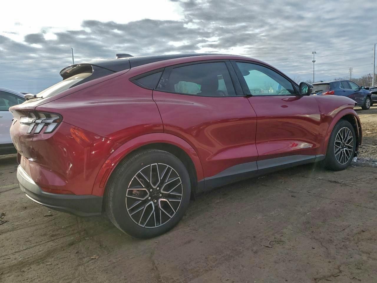 2025 Ford Mustang Mach-E Premium - Фото 3