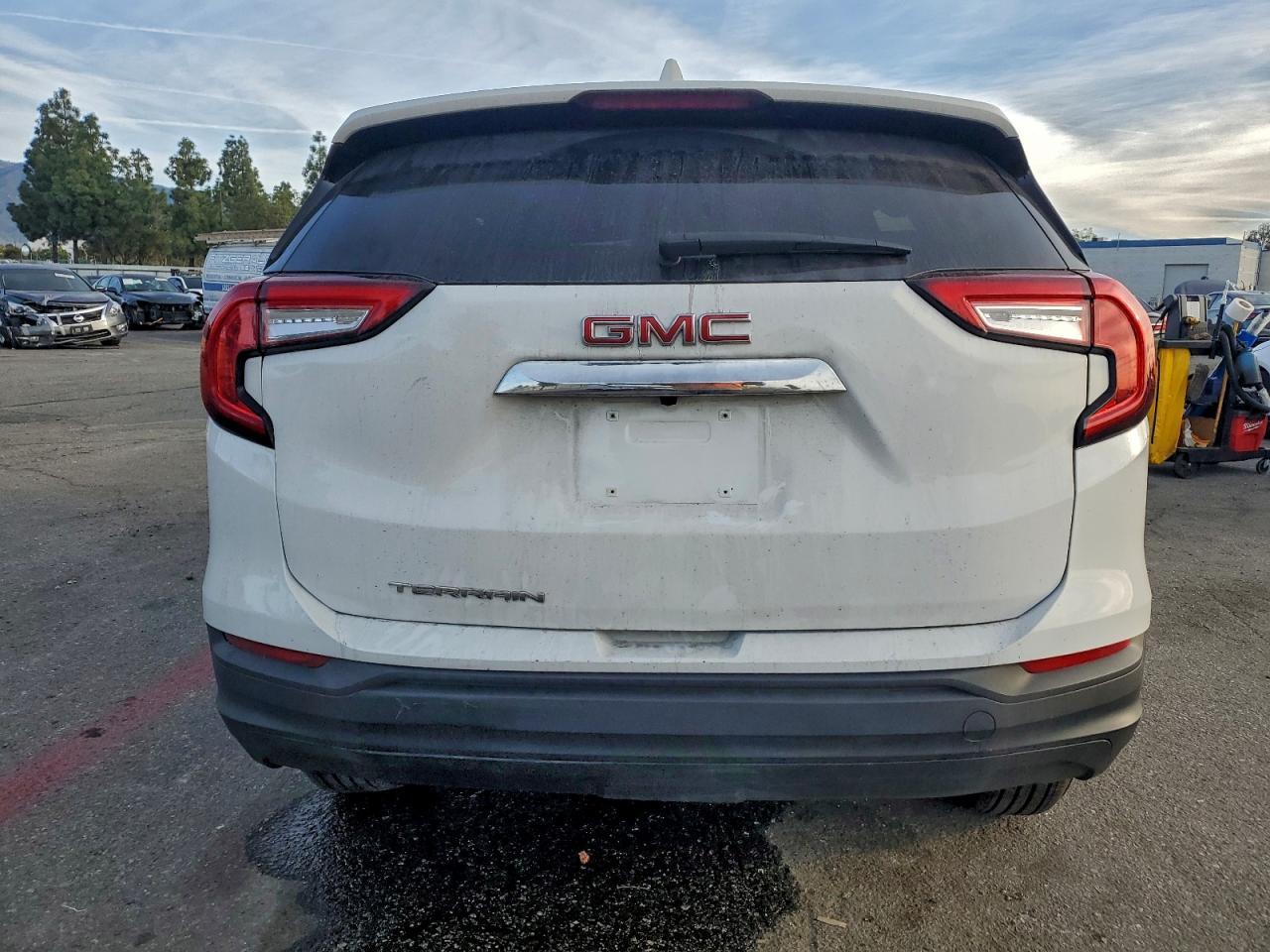 2024 GMC Terrain Sle - Image 6