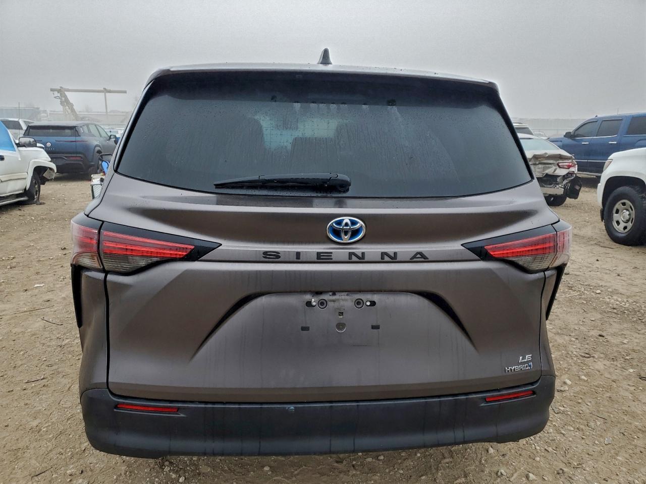 2022 Toyota Sienna Le - Фото 6