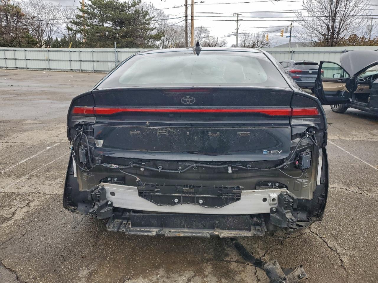 2023 Toyota Prius Le - Image 6